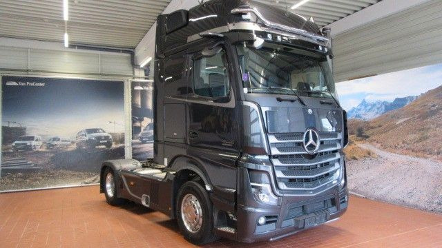 Камион влекач Mercedes-Benz 1863 LS Driver Extent + Sondermodel: слика 1
