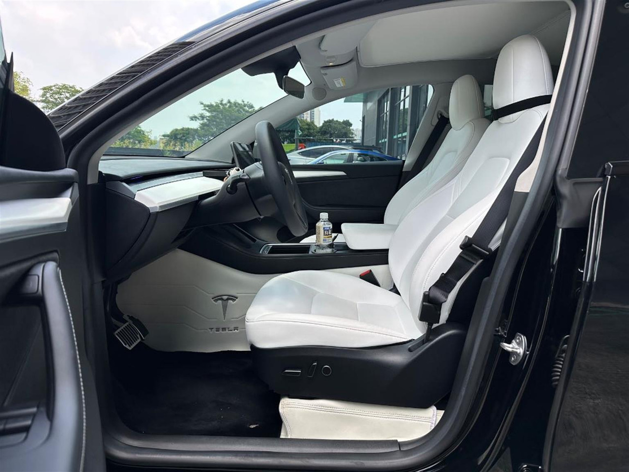 TESLA MODEL Y - Автомобил: слика 2 TESLA MODEL Y - Автомобил: слика 2