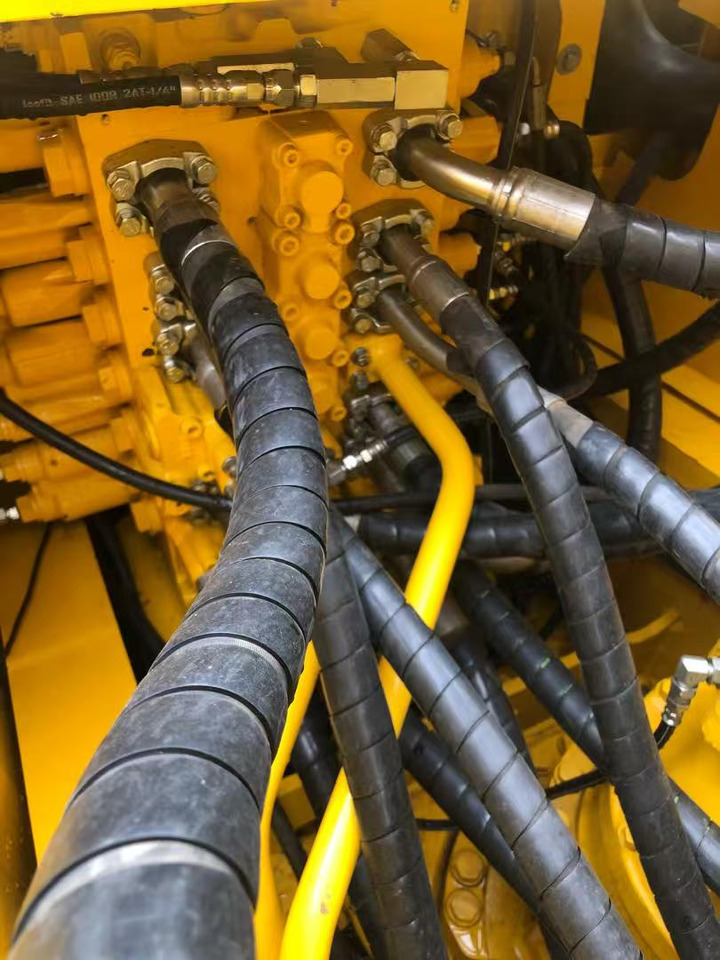 Багер гасеничар komatsu PC220-8: слика 6 Багер гасеничар komatsu PC220-8: слика 6