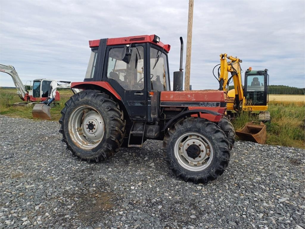 Case IH 685XL Hyvät renkaat. - Трактор: слика 4 Case IH 685XL Hyvät renkaat. - Трактор: слика 4