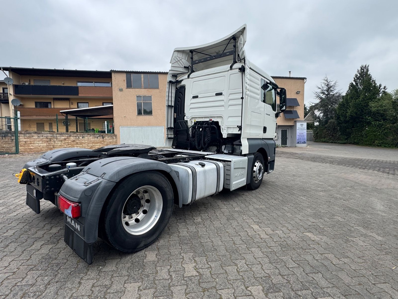 MAN TGX 18.460 XL /1xBett/Retarder/Voll-Spoiler - Камион влекач: слика 4 MAN TGX 18.460 XL /1xBett/Retarder/Voll-Spoiler - Камион влекач: слика 4