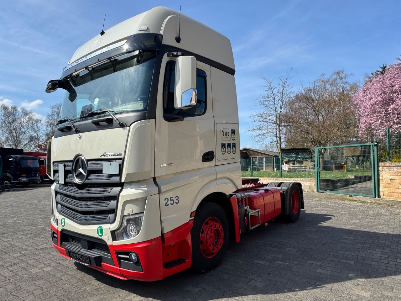 Mercedes-Benz Actros 1848/GIGA/Retarder/2xBett/2instock - Камион влекач: слика 4 Mercedes-Benz Actros 1848/GIGA/Retarder/2xBett/2instock - Камион влекач: слика 4
