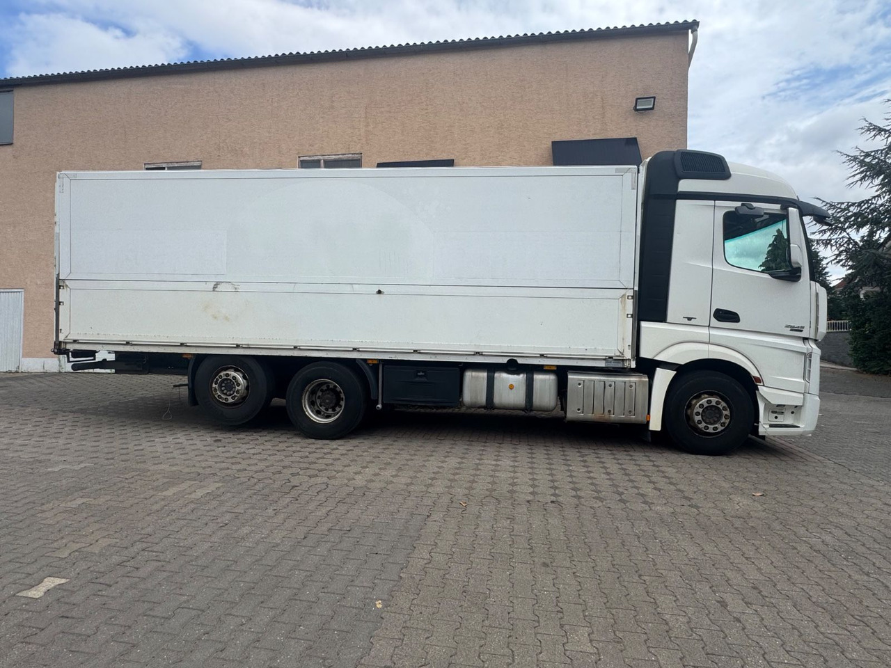 Mercedes-Benz Actros2545/Lift-Lenk/Mitnahmestp/Retder - Камион за пијалоци: слика 2 Mercedes-Benz Actros2545/Lift-Lenk/Mitnahmestp/Retder - Камион за пијалоци: слика 2