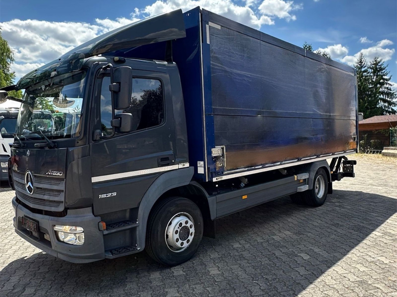 Mercedes-Benz Atego 1523/Klima/LBW/GT-Zertifiziert/2xAHK - Камион за пијалоци: слика 2 Mercedes-Benz Atego 1523/Klima/LBW/GT-Zertifiziert/2xAHK - Камион за пијалоци: слика 2