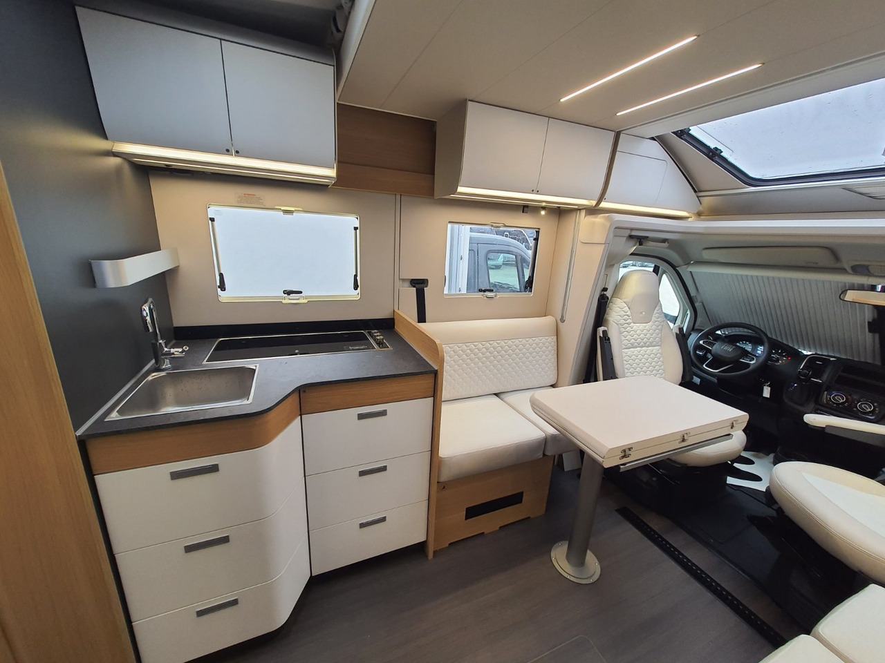 Adria Matrix Plus 670DC - Полуинтегриран кампер: слика 5 Adria Matrix Plus 670DC - Полуинтегриран кампер: слика 5