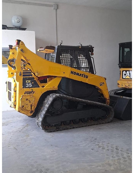 Komatsu CK35 - Компактен натоварувач со гасеници: слика 4 Komatsu CK35 - Компактен натоварувач со гасеници: слика 4