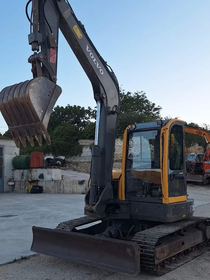 VOLVO ECR88 PLUS - Мини багер: слика 4 VOLVO ECR88 PLUS - Мини багер: слика 4