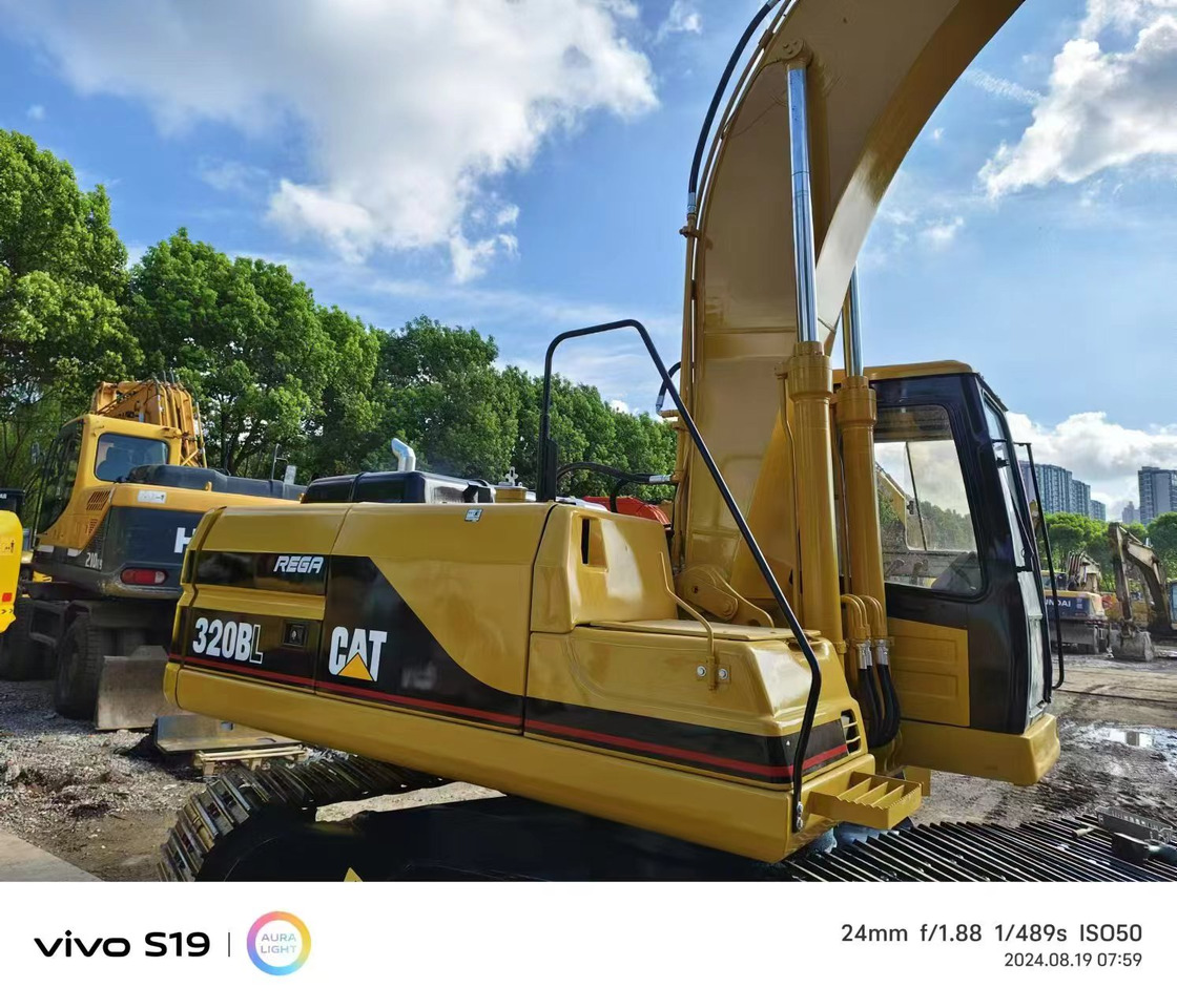 CATERPILLAR 320BL - Багер гасеничар: слика 4 CATERPILLAR 320BL - Багер гасеничар: слика 4