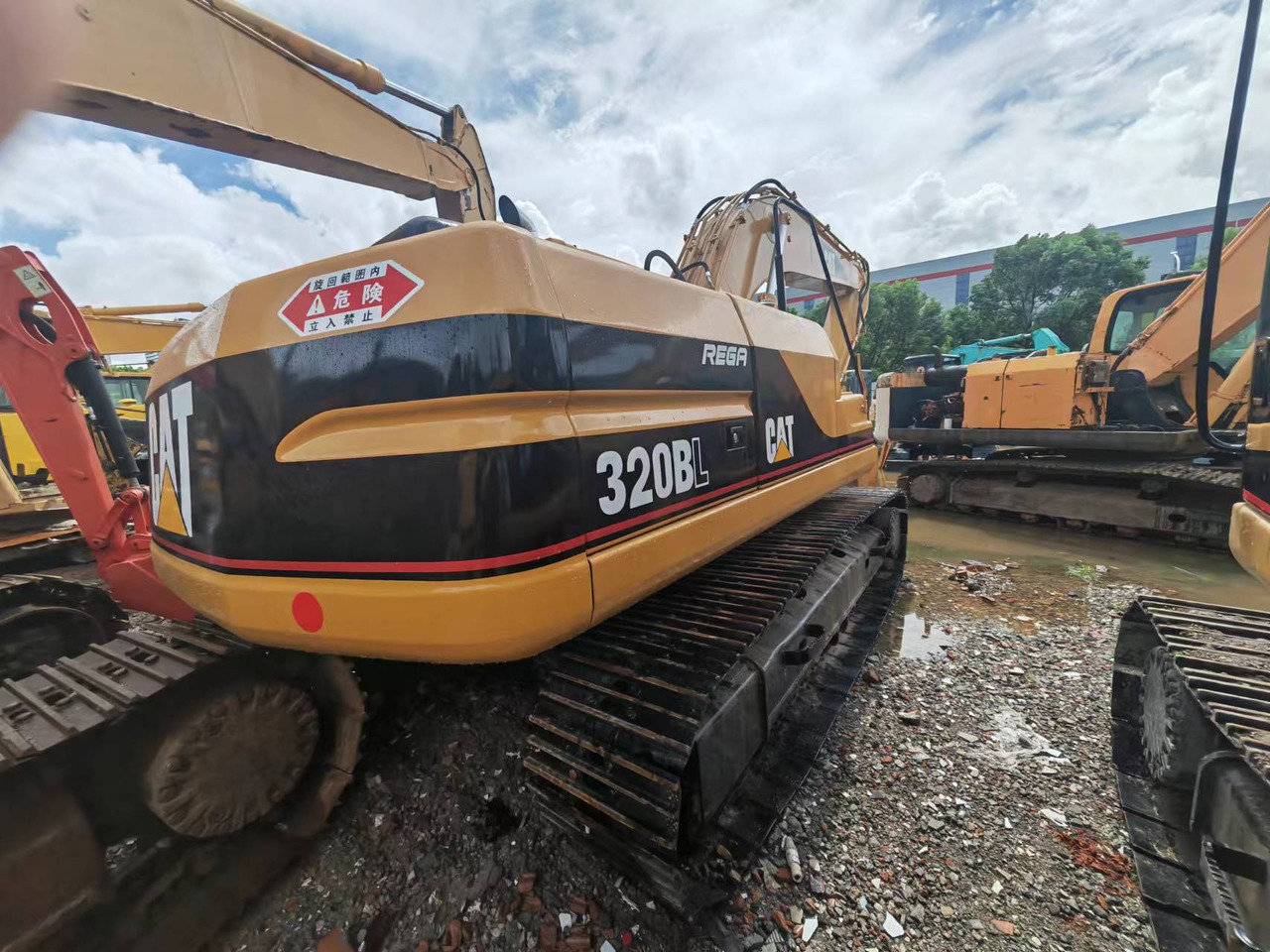 CATERPILLAR 320BL - Багер гасеничар: слика 2 CATERPILLAR 320BL - Багер гасеничар: слика 2