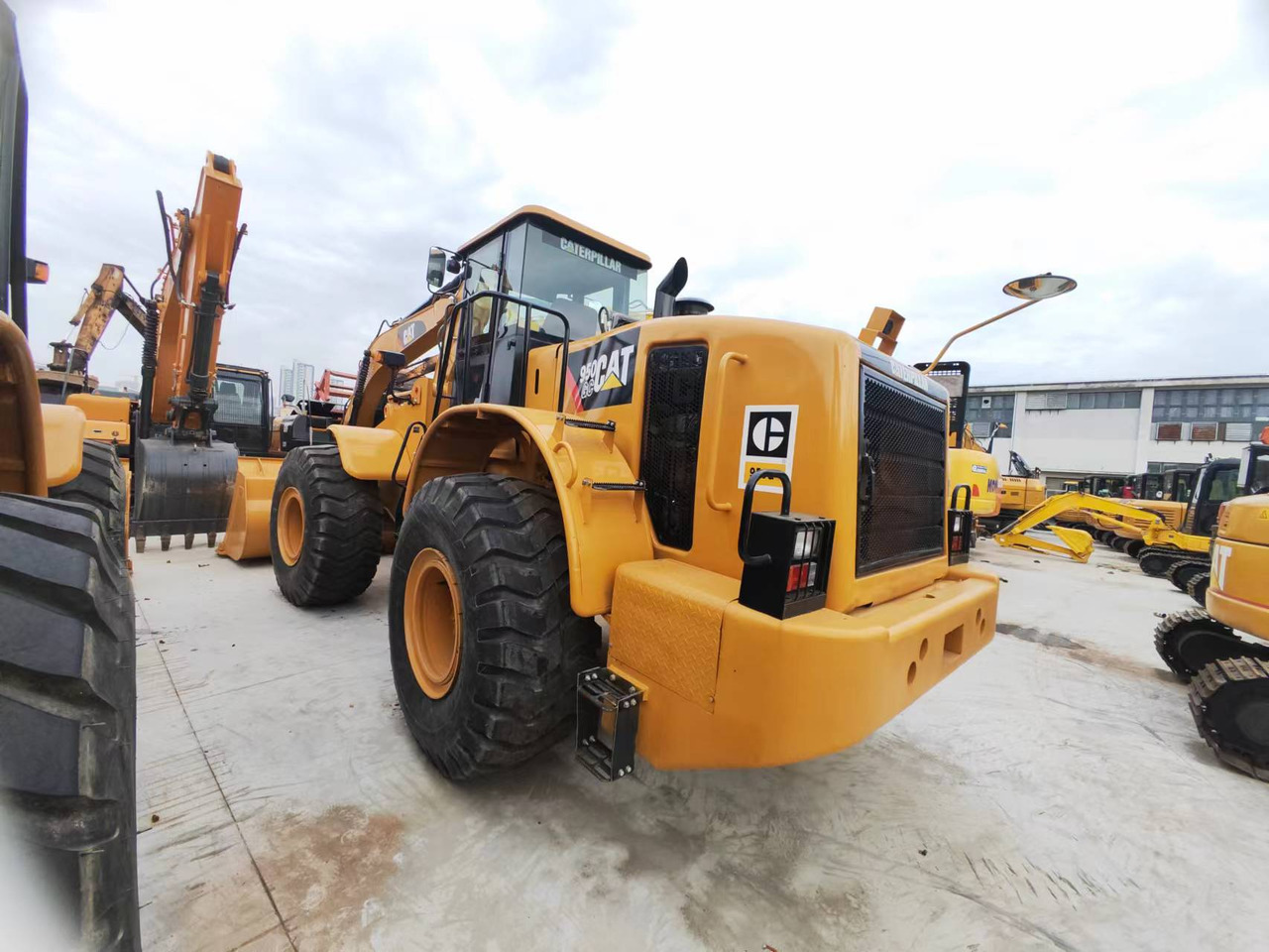 CATERPILLAR 950G - Натоварувач на тркала: слика 4 CATERPILLAR 950G - Натоварувач на тркала: слика 4