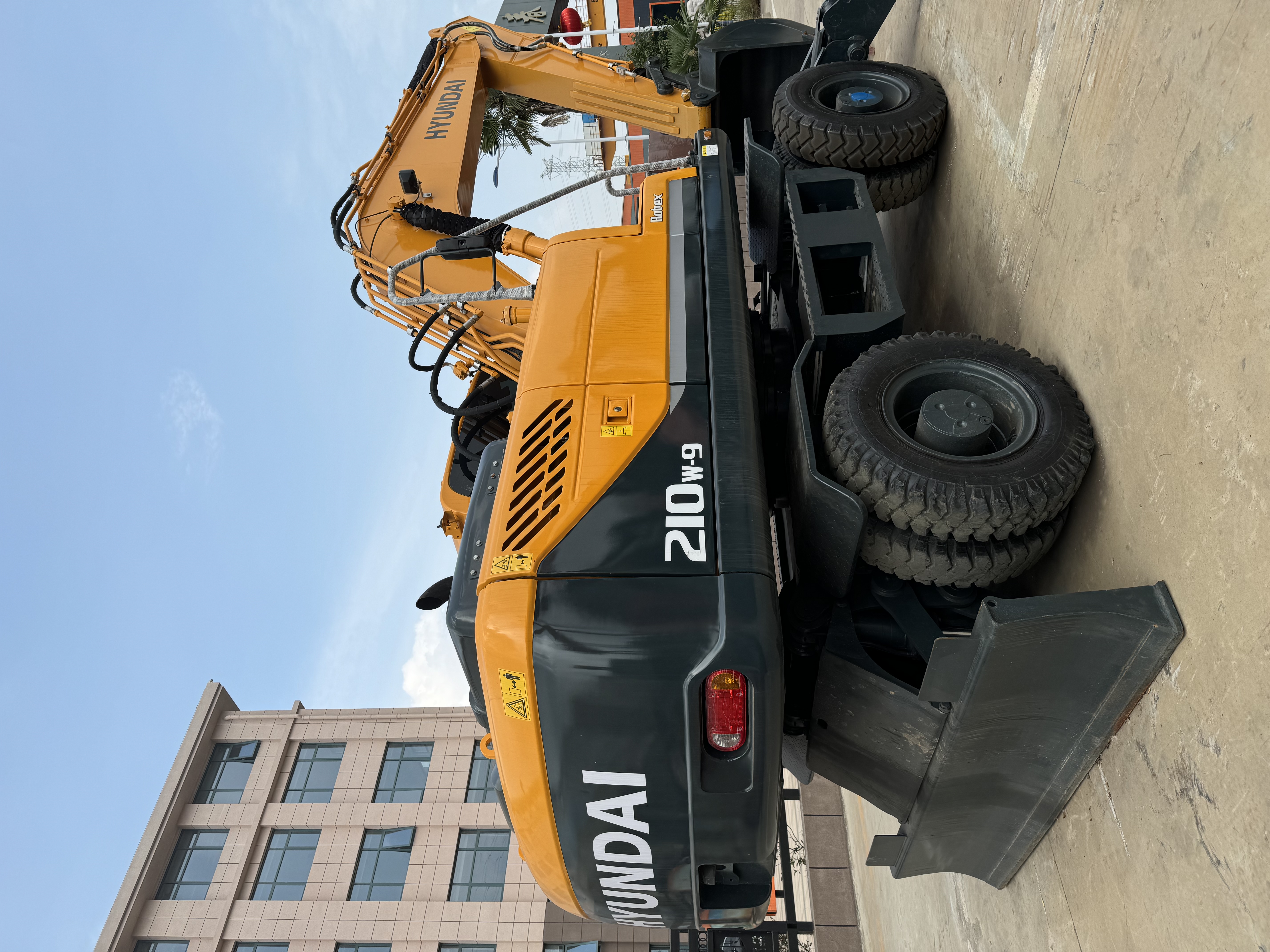 Hyundai 210W-9 - Багер на тркала: слика 5 Hyundai 210W-9 - Багер на тркала: слика 5