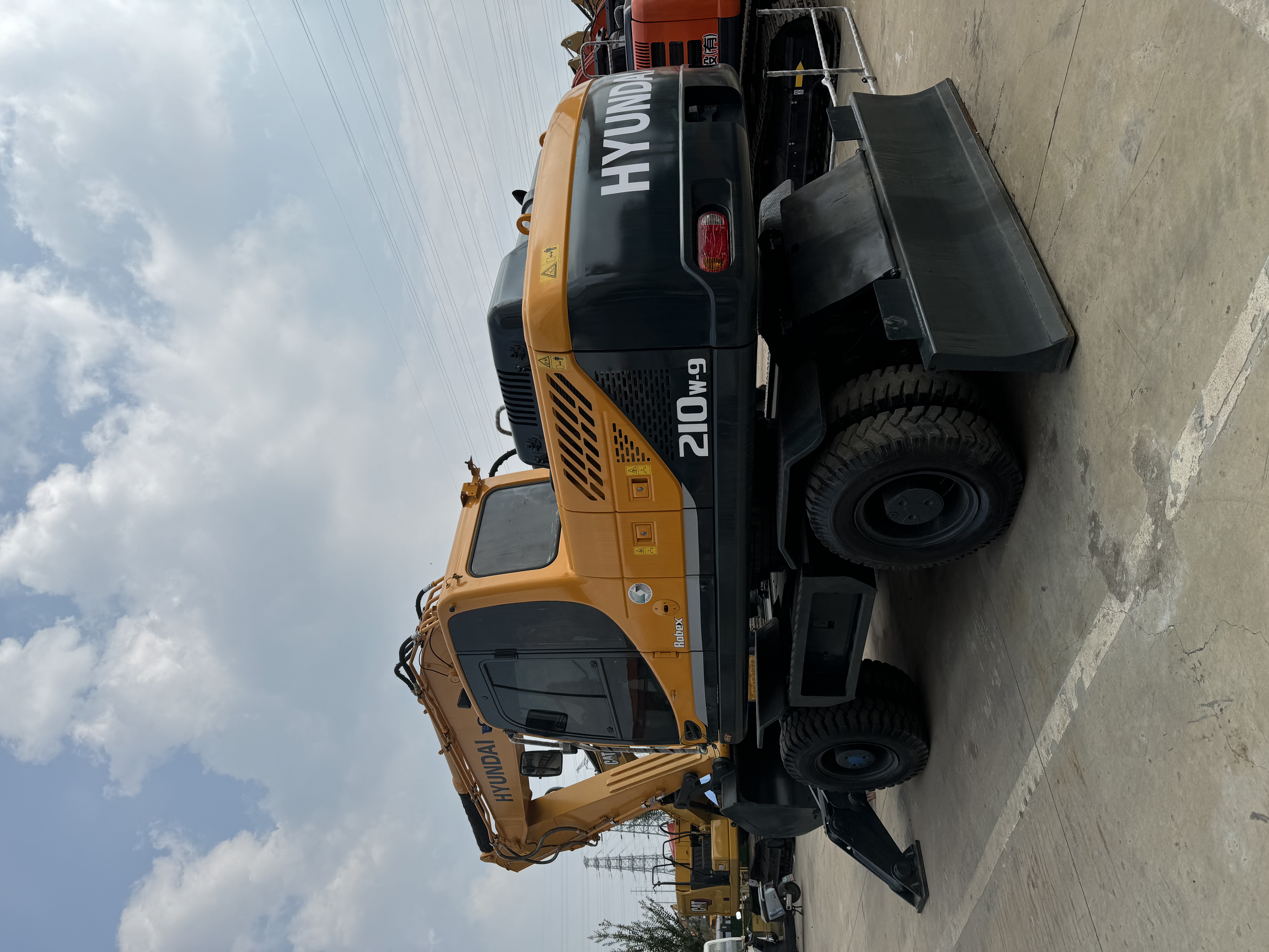 Hyundai 210W-9 - Багер на тркала: слика 1 Hyundai 210W-9 - Багер на тркала: слика 1