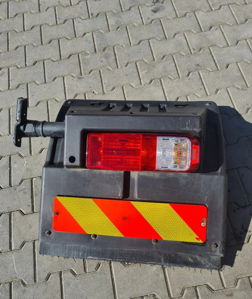 BŁOTNIK KOMPLETNY PRAWY TYŁ LAMPA CHLAPACZ MOCOWANIE FORD F-MAX CARGO - Блатобран: слика 1 BŁOTNIK KOMPLETNY PRAWY TYŁ LAMPA CHLAPACZ MOCOWANIE FORD F-MAX CARGO - Блатобран: слика 1