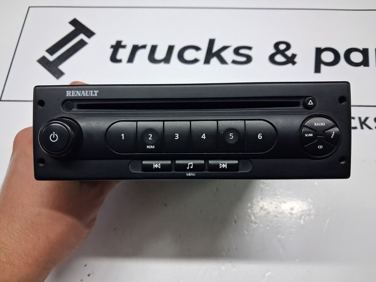 DELPHI RADIO RADIOODTWARZACZ CD 12V RENAULT PREMIUM MAGNUM MIDLUM DXI ORYGINAŁ - Кабина и ентериер за Камион: слика 2 DELPHI RADIO RADIOODTWARZACZ CD 12V RENAULT PREMIUM MAGNUM MIDLUM DXI ORYGINAŁ - Кабина и ентериер за Камион: слика 2