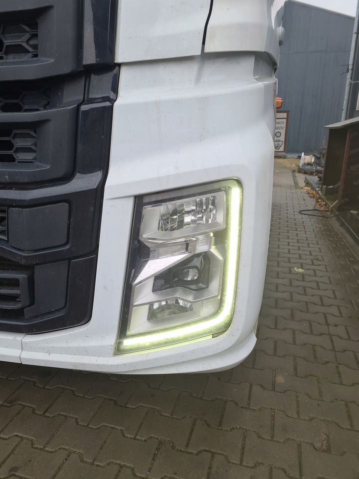FORD F-MAX PRZÓD KOMPLETNY LAMPA XENON LED GRILL BELKA - Браник за Камион: слика 4 FORD F-MAX PRZÓD KOMPLETNY LAMPA XENON LED GRILL BELKA - Браник за Камион: слика 4