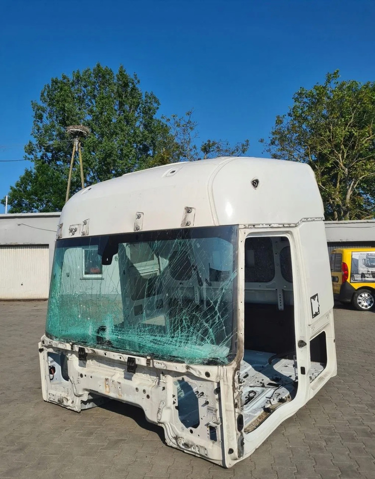 GOŁA SZKIELET POSZYCIE BLACHA RENAULT GAMA T HIGH WYSOKA KABINA - USZKODZONA - Кабина: слика 1 GOŁA SZKIELET POSZYCIE BLACHA RENAULT GAMA T HIGH WYSOKA KABINA - USZKODZONA - Кабина: слика 1