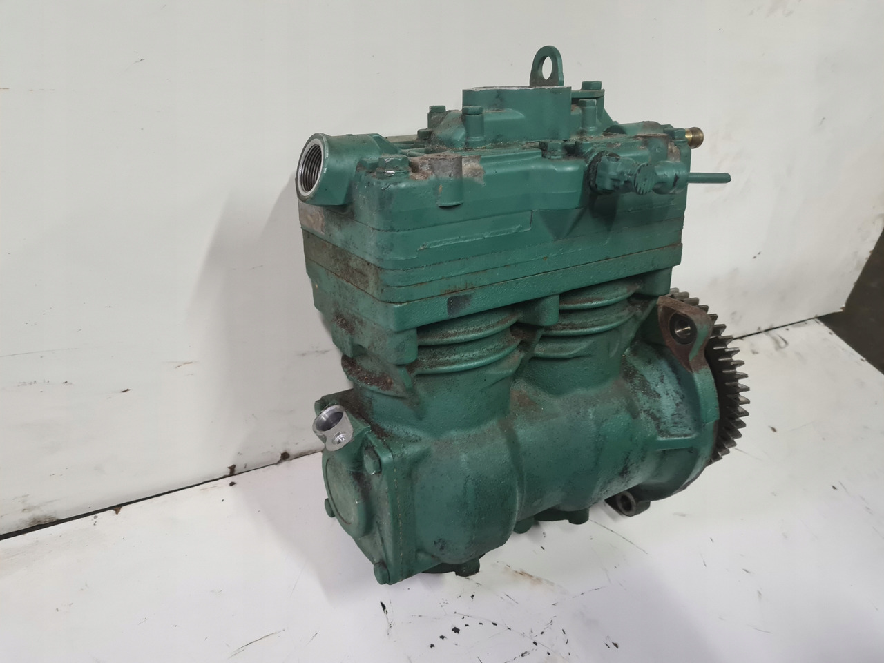 KNORR-BREMSE SPRĘŻARKA KOMPRESOR POWIETRZA RENAULT GAMA T EVO VOLVO FH 5 FM 5 ORYGINAŁ - Компресор на воздушна кочница за Камион: слика 3 KNORR-BREMSE SPRĘŻARKA KOMPRESOR POWIETRZA RENAULT GAMA T EVO VOLVO FH 5 FM 5 ORYGINAŁ - Компресор на воздушна кочница за Камион: слика 3