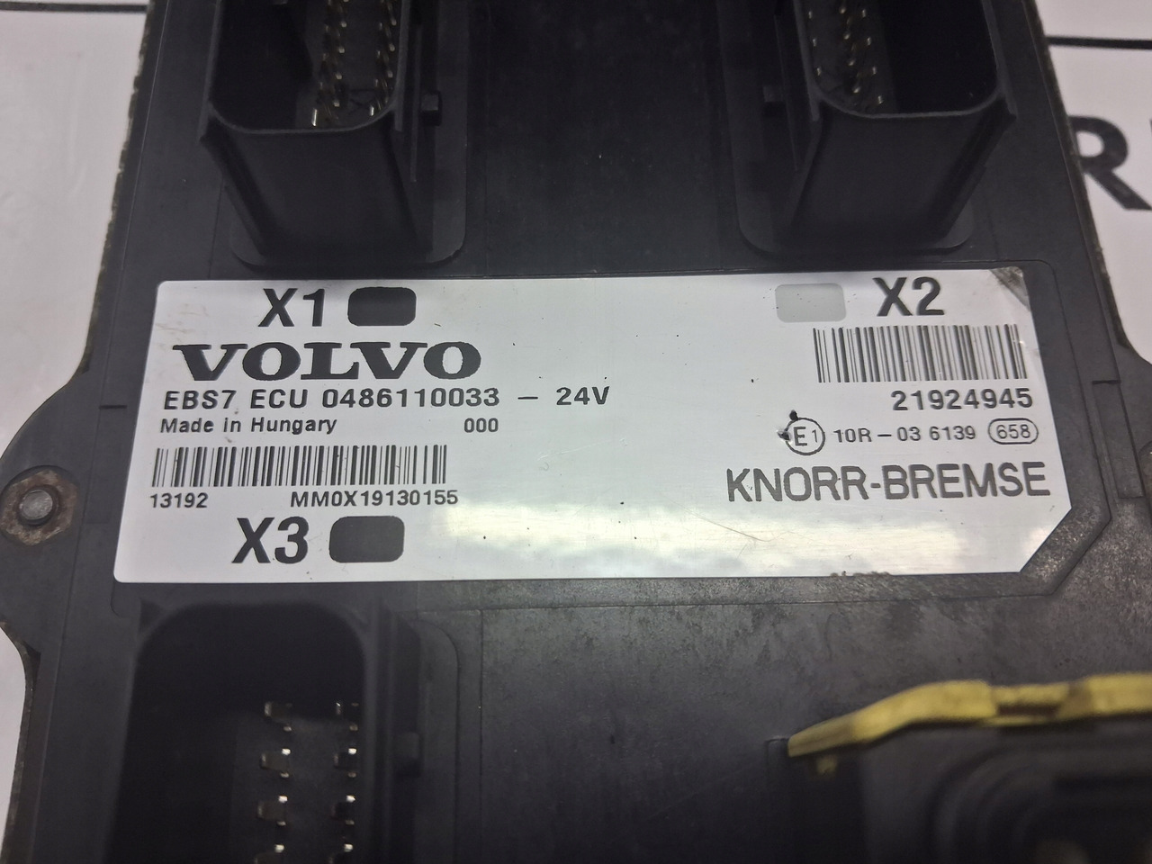 KNORR-BREMSE STEROWNIK MODUŁ EBS 7 ECU VOLVO FH 4 FM 4 21924945 - Електричен систем за Камион: слика 4 KNORR-BREMSE STEROWNIK MODUŁ EBS 7 ECU VOLVO FH 4 FM 4 21924945 - Електричен систем за Камион: слика 4