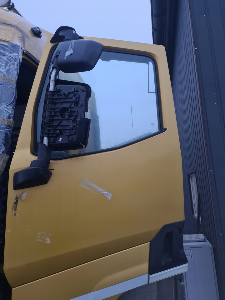 RENAULT DRZWI KOMPLETNE LEWE RENAULT GAMA T K C RANGE - Врата и делови за Камион: слика 2 RENAULT DRZWI KOMPLETNE LEWE RENAULT GAMA T K C RANGE - Врата и делови за Камион: слика 2
