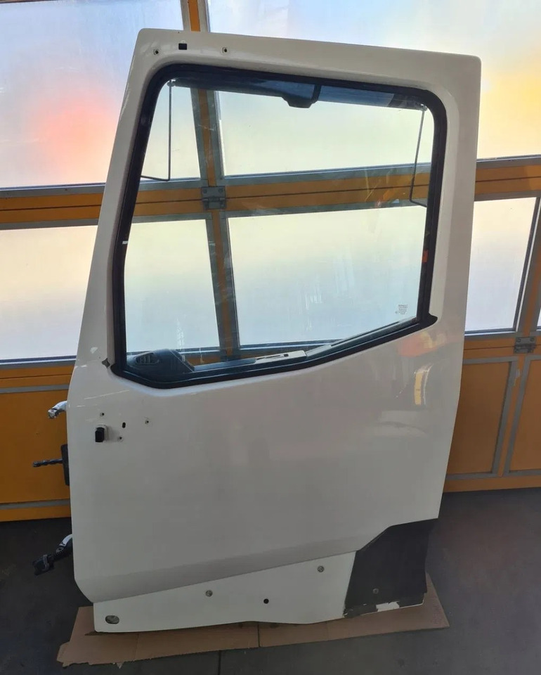 RENAULT DRZWI KOMPLETNE LEWE RENAULT GAMA T RANGE - Врата и делови за Камион: слика 1 RENAULT DRZWI KOMPLETNE LEWE RENAULT GAMA T RANGE - Врата и делови за Камион: слика 1