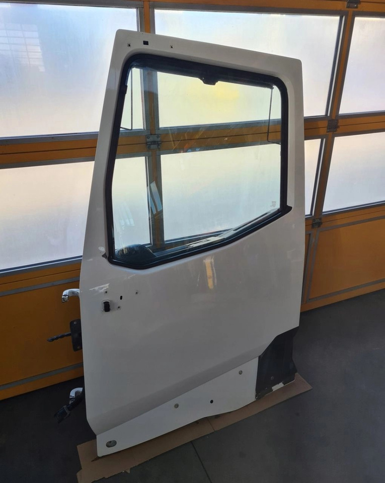 RENAULT DRZWI KOMPLETNE LEWE RENAULT GAMA T RANGE - Врата и делови за Камион: слика 2 RENAULT DRZWI KOMPLETNE LEWE RENAULT GAMA T RANGE - Врата и делови за Камион: слика 2