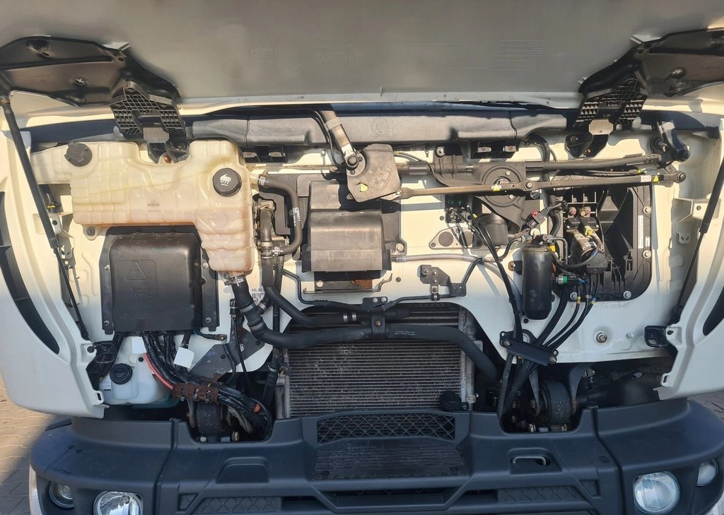 RENAULT KABINA KOMPLETNA RENAULT GAMA D 210 EURO 6 2020 ROK AUTOMAT - Кабина за Камион: слика 3 RENAULT KABINA KOMPLETNA RENAULT GAMA D 210 EURO 6 2020 ROK AUTOMAT - Кабина за Камион: слика 3