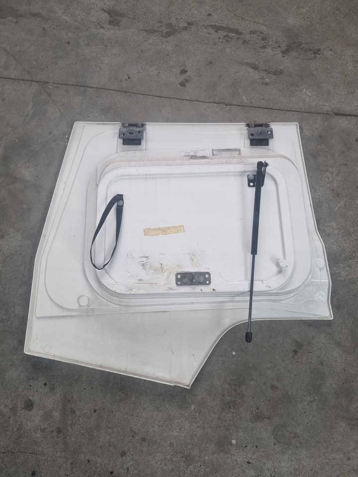 RENAULT KLAPA SCHOWKA DRZWICZKI LEWE RENAULT GAMA RANGE T - Каросерија и екстериер за Камион: слика 2 RENAULT KLAPA SCHOWKA DRZWICZKI LEWE RENAULT GAMA RANGE T - Каросерија и екстериер за Камион: слика 2