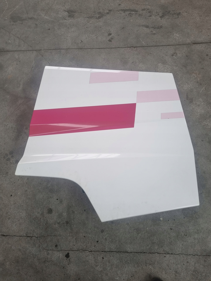 RENAULT KLAPA SCHOWKA DRZWICZKI LEWE RENAULT GAMA RANGE T - Каросерија и екстериер за Камион: слика 1 RENAULT KLAPA SCHOWKA DRZWICZKI LEWE RENAULT GAMA RANGE T - Каросерија и екстериер за Камион: слика 1