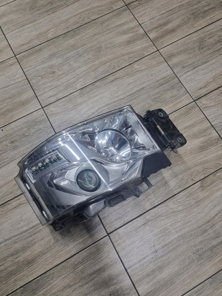 RENAULT LAMPA PRAWA REFLEKTOR RENAULT GAMA T RANGE ORYGINAŁ - Предни светла за Камион: слика 2 RENAULT LAMPA PRAWA REFLEKTOR RENAULT GAMA T RANGE ORYGINAŁ - Предни светла за Камион: слика 2