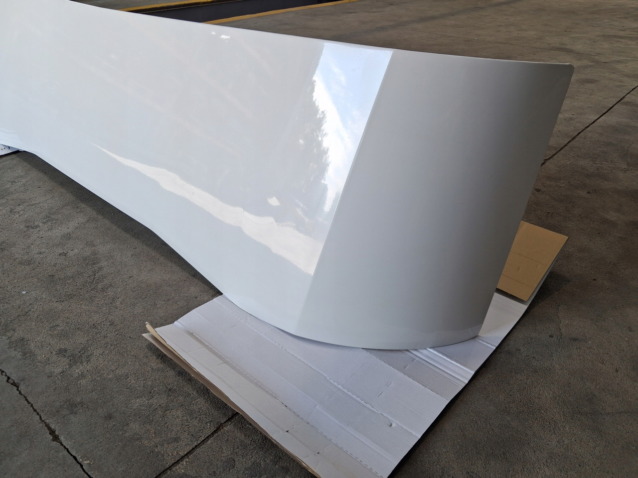 RENAULT MASKA ATRAPA PRZÓD KABINY ORYGINAŁ RENAULT GAMA T EURO 6 - Каросерија и екстериер за Камион: слика 3 RENAULT MASKA ATRAPA PRZÓD KABINY ORYGINAŁ RENAULT GAMA T EURO 6 - Каросерија и екстериер за Камион: слика 3