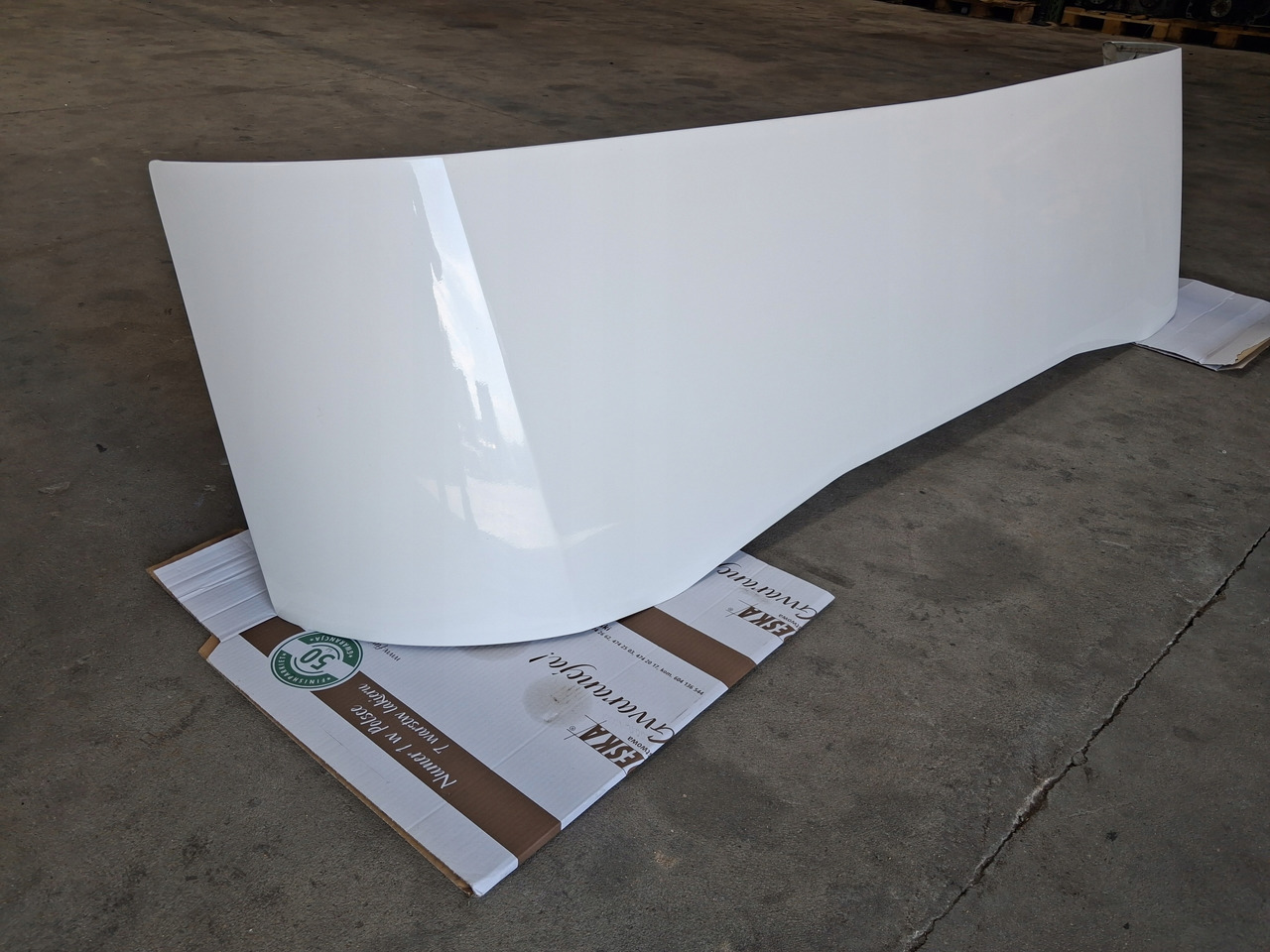 RENAULT MASKA ATRAPA PRZÓD KABINY ORYGINAŁ RENAULT GAMA T EURO 6 - Каросерија и екстериер за Камион: слика 2 RENAULT MASKA ATRAPA PRZÓD KABINY ORYGINAŁ RENAULT GAMA T EURO 6 - Каросерија и екстериер за Камион: слика 2