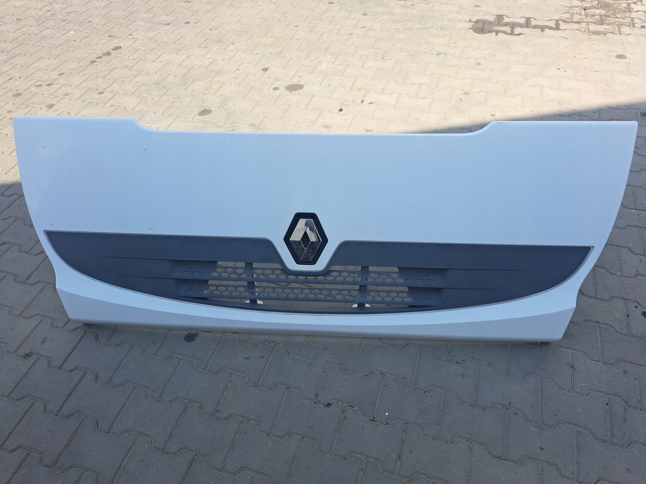 RENAULT MASKA ATRAPA RENAULT PREMIUM LANDER KERAX DXI ORYGINAŁ - Хауба за Камион: слика 1 RENAULT MASKA ATRAPA RENAULT PREMIUM LANDER KERAX DXI ORYGINAŁ - Хауба за Камион: слика 1