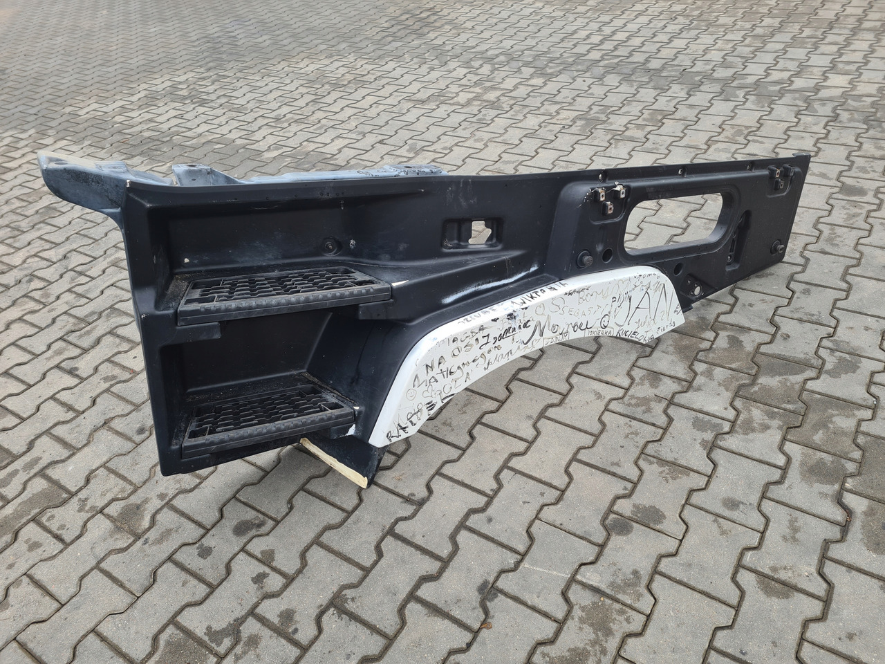 RENAULT STOPNICA GÓRNA STOPIEŃ LEWY RENAULT GAMA T RANGE HIGH - Праг за стапнување за Камион: слика 1 RENAULT STOPNICA GÓRNA STOPIEŃ LEWY RENAULT GAMA T RANGE HIGH - Праг за стапнување за Камион: слика 1