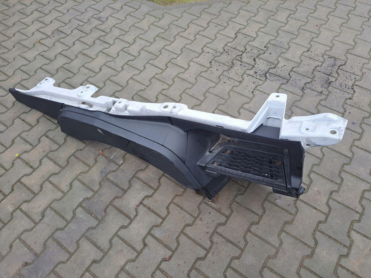 RENAULT STOPNICA GÓRNA STOPIEŃ PRAWY RENAULT GAMA T RANGE - Праг за стапнување за Камион: слика 4 RENAULT STOPNICA GÓRNA STOPIEŃ PRAWY RENAULT GAMA T RANGE - Праг за стапнување за Камион: слика 4