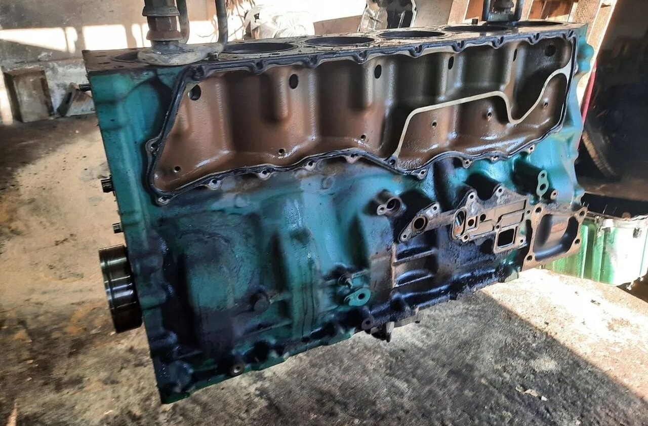 VOLVO BLOK TŁOKI WAŁ KORBOWY FM 9 D11C EUV - Мотор за Камион: слика 3 VOLVO BLOK TŁOKI WAŁ KORBOWY FM 9 D11C EUV - Мотор за Камион: слика 3