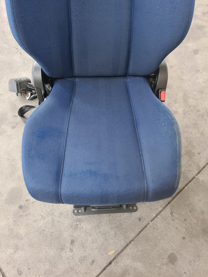 VOLVO FOTEL PASAŻERA PNEUMATYCZNY PRAWY VOLVO FH 5 FM 5 - Седиште за Камион: слика 3 VOLVO FOTEL PASAŻERA PNEUMATYCZNY PRAWY VOLVO FH 5 FM 5 - Седиште за Камион: слика 3