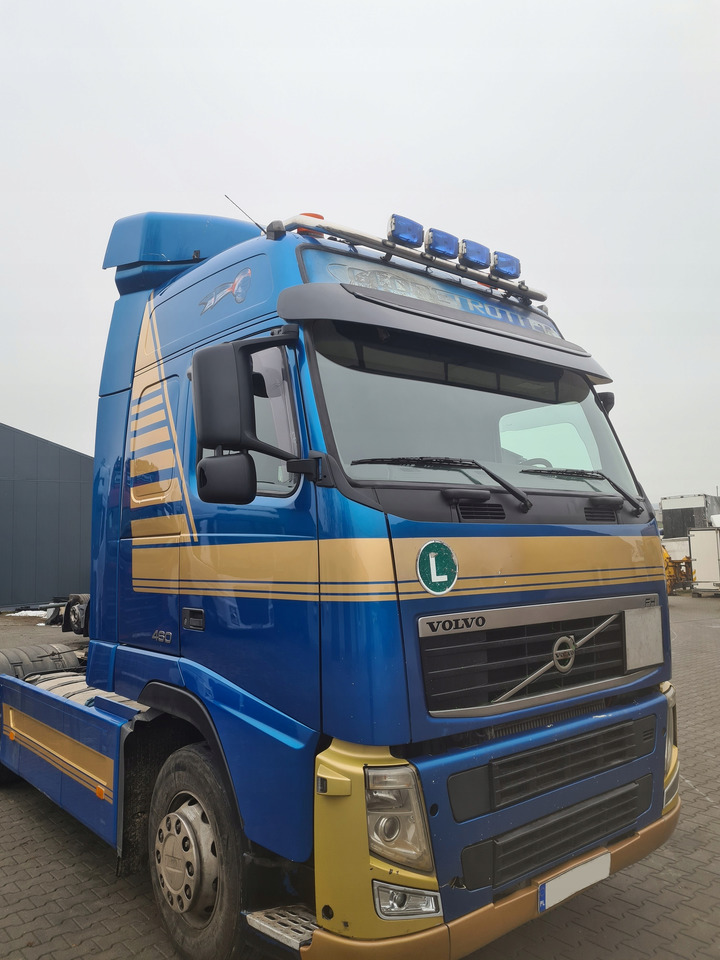 VOLVO KABINA KOMPLETNA VOLVO FH 13 LIFT GLOBETROTTER - Кабина за Камион: слика 1 VOLVO KABINA KOMPLETNA VOLVO FH 13 LIFT GLOBETROTTER - Кабина за Камион: слика 1