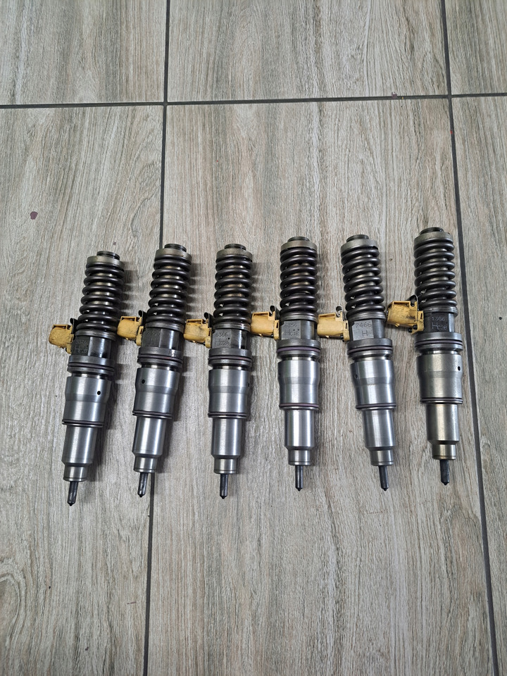 VOLVO POMPOWTRYSKIWACZE POMPOWTRYSKI RENAULT MAGNUM DXI VOLVO FM FH 20584347 - Инјектор за Камион: слика 1 VOLVO POMPOWTRYSKIWACZE POMPOWTRYSKI RENAULT MAGNUM DXI VOLVO FM FH 20584347 - Инјектор за Камион: слика 1