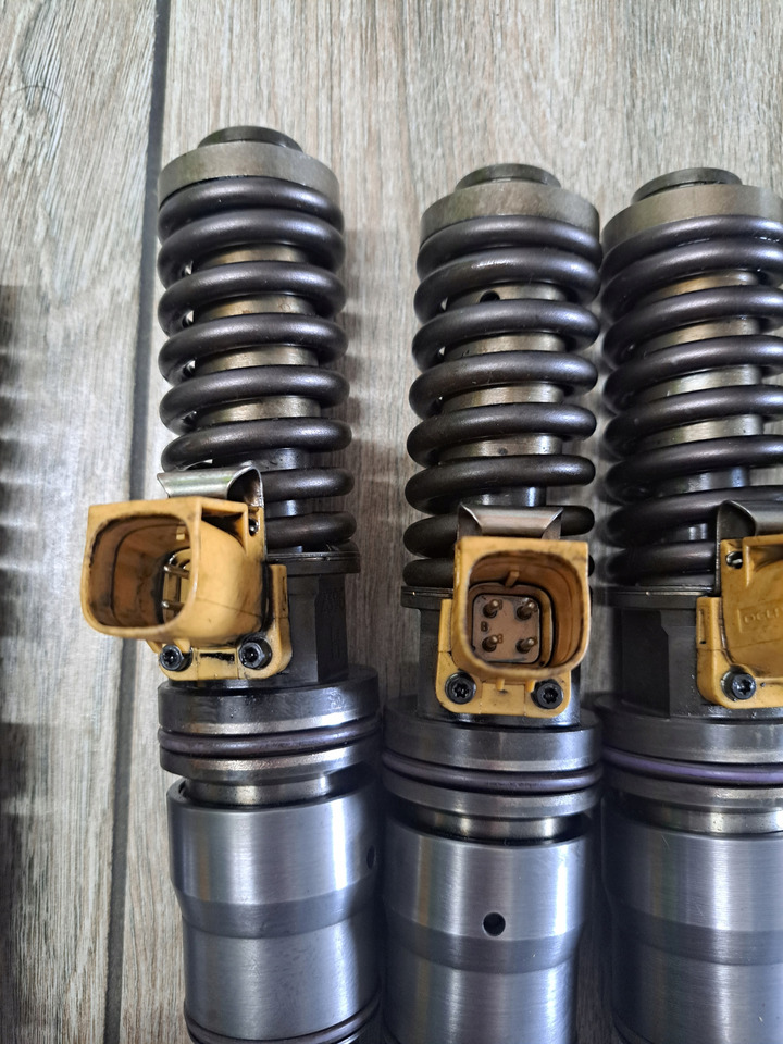 VOLVO POMPOWTRYSKIWACZE POMPOWTRYSKI RENAULT MAGNUM DXI VOLVO FM FH 20584347 - Инјектор за Камион: слика 2 VOLVO POMPOWTRYSKIWACZE POMPOWTRYSKI RENAULT MAGNUM DXI VOLVO FM FH 20584347 - Инјектор за Камион: слика 2