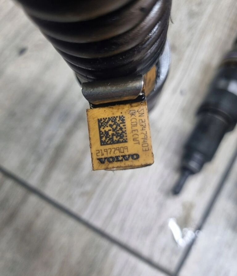 VOLVO POMPOWTRYSKIWACZE VOLVO FH 4 FM 4 D13K RENAULT GAMA T C K DTI 13 EURO 6 - Инјектор за Камион: слика 2 VOLVO POMPOWTRYSKIWACZE VOLVO FH 4 FM 4 D13K RENAULT GAMA T C K DTI 13 EURO 6 - Инјектор за Камион: слика 2