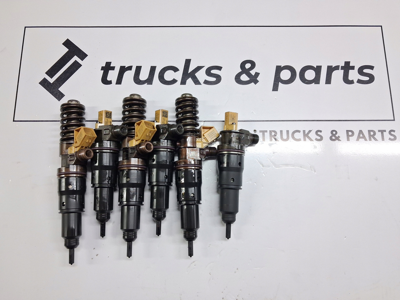 VOLVO POMPOWTRYSKIWACZE WTRYSKI COMMON RAIL VOLVO FH FM 4 5 RENAULT GAMA T EVO - Инјектор за Камион: слика 1 VOLVO POMPOWTRYSKIWACZE WTRYSKI COMMON RAIL VOLVO FH FM 4 5 RENAULT GAMA T EVO - Инјектор за Камион: слика 1