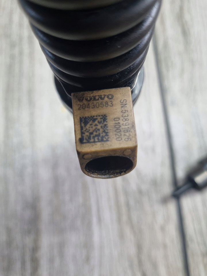 VOLVO POMPOWTRYSKIWACZE WTRYSKI RENAULT MAGNUM DXI 12 VOLVO FH FM 12 20430583 - Инјектор за Камион: слика 2 VOLVO POMPOWTRYSKIWACZE WTRYSKI RENAULT MAGNUM DXI 12 VOLVO FH FM 12 20430583 - Инјектор за Камион: слика 2