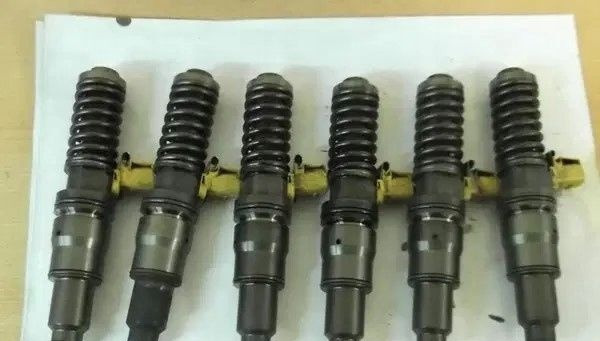 VOLVO POMPOWTRYSKIWACZE WTRYSKI RENAULT MAGNUM DXI 13 VOLVO FH 13 FM 13 20972223 - Инјектор за Камион: слика 1 VOLVO POMPOWTRYSKIWACZE WTRYSKI RENAULT MAGNUM DXI 13 VOLVO FH 13 FM 13 20972223 - Инјектор за Камион: слика 1