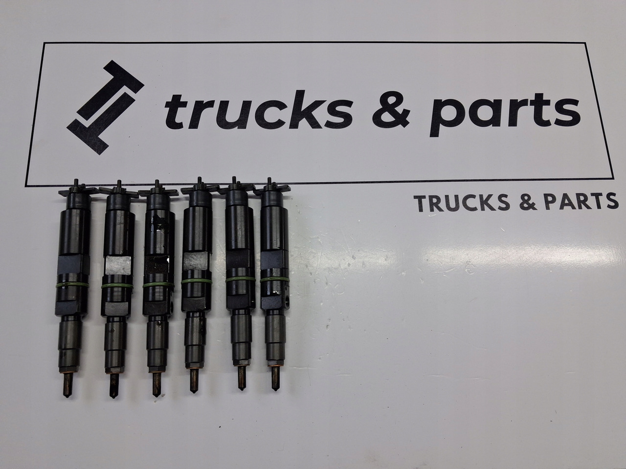 VOLVO POMPOWTRYSKIWACZE WTRYSKI VOLVO FL RENAULT GAMA D D8K - Инјектор за Камион: слика 1 VOLVO POMPOWTRYSKIWACZE WTRYSKI VOLVO FL RENAULT GAMA D D8K - Инјектор за Камион: слика 1