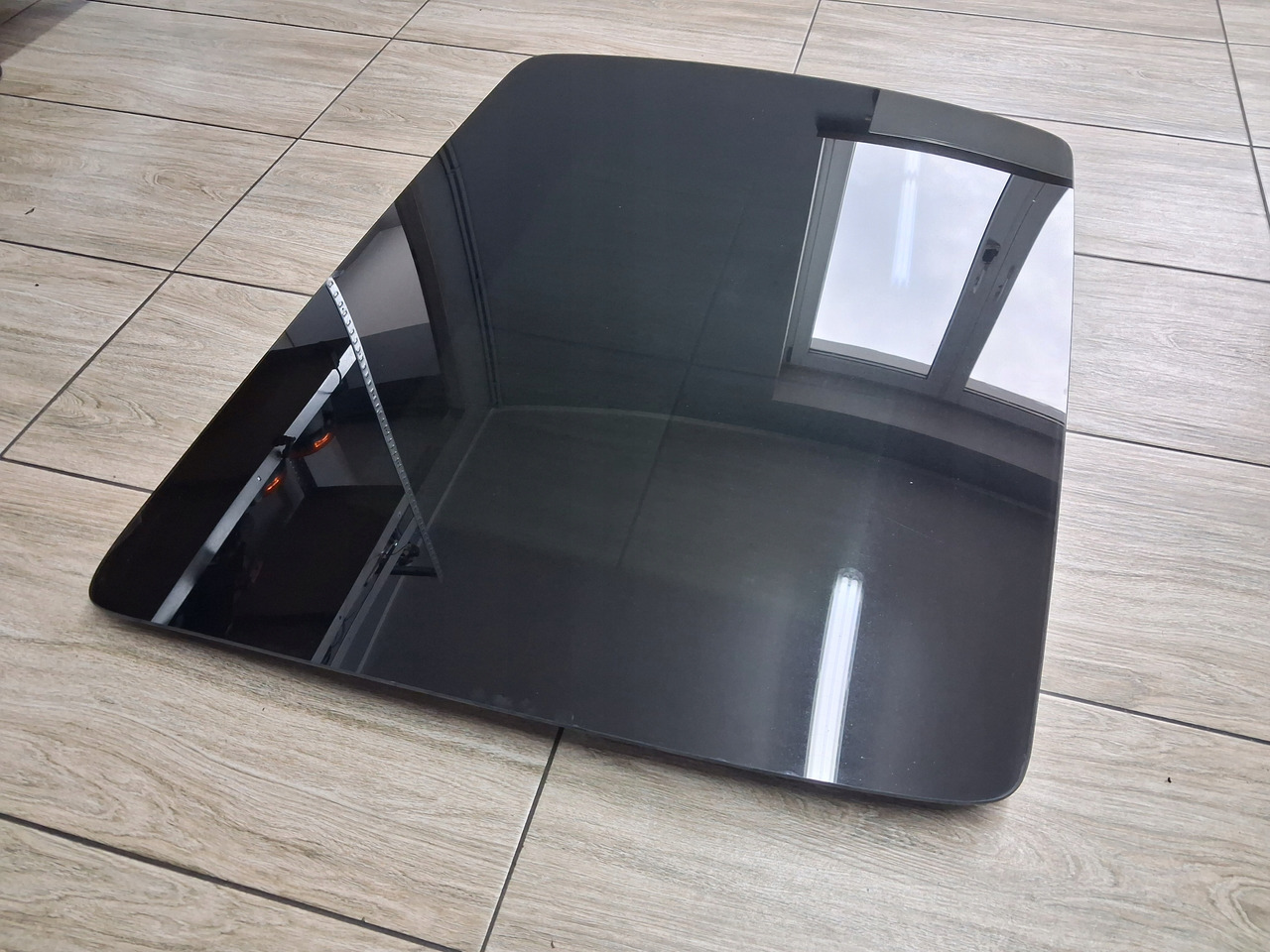 VOLVO SZYBERDACH SZKLANY SZKŁO SZYBERDACHU VOLVO FH 4 - Кабина и ентериер за Камион: слика 3 VOLVO SZYBERDACH SZKLANY SZKŁO SZYBERDACHU VOLVO FH 4 - Кабина и ентериер за Камион: слика 3