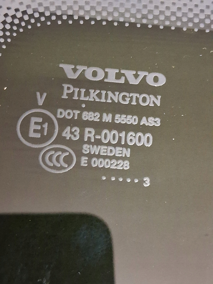 VOLVO SZYBERDACH SZKLANY SZKŁO SZYBERDACHU VOLVO FH 4 - Кабина и ентериер за Камион: слика 5 VOLVO SZYBERDACH SZKLANY SZKŁO SZYBERDACHU VOLVO FH 4 - Кабина и ентериер за Камион: слика 5