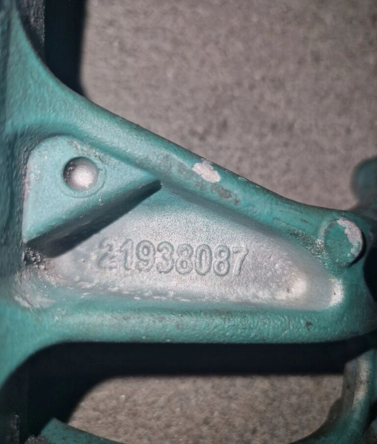 VOLVO WSPORNIK ŁAPA MOCOWANIE PODSTAWA VOLVO FH 16 D16K 21938087 - Каросерија и екстериер за Камион: слика 4 VOLVO WSPORNIK ŁAPA MOCOWANIE PODSTAWA VOLVO FH 16 D16K 21938087 - Каросерија и екстериер за Камион: слика 4