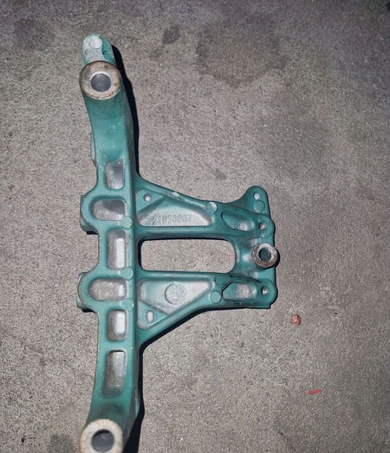 VOLVO WSPORNIK ŁAPA MOCOWANIE PODSTAWA VOLVO FH 16 D16K 21938087 - Каросерија и екстериер за Камион: слика 3 VOLVO WSPORNIK ŁAPA MOCOWANIE PODSTAWA VOLVO FH 16 D16K 21938087 - Каросерија и екстериер за Камион: слика 3