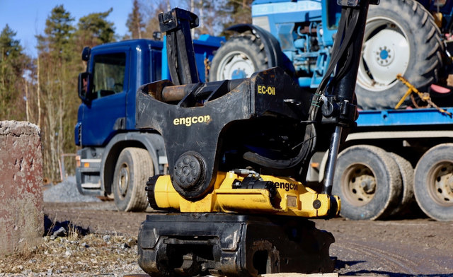 EngconEngcon EC233S-QS80-SS10 - Тилтротатор: слика 2 EngconEngcon EC233S-QS80-SS10 - Тилтротатор: слика 2