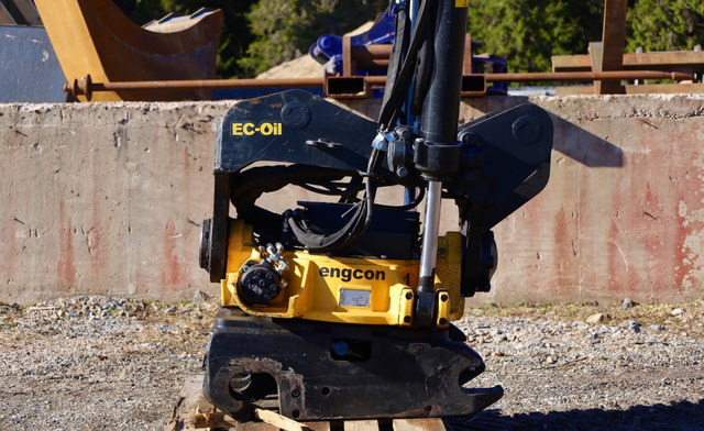 EngconEngcon EC233S-QS80-SS10 - Тилтротатор: слика 1 EngconEngcon EC233S-QS80-SS10 - Тилтротатор: слика 1